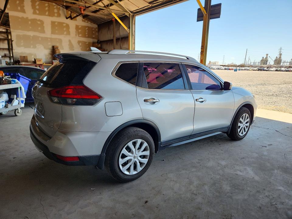 2017 Nissan Rogue VIN JN8AT2MV8HW019986 COPART salvage auction — NORMAL WEAR, Az - Certificate Of Title, sold $2,050 on 2026-07-13 (photo 3)