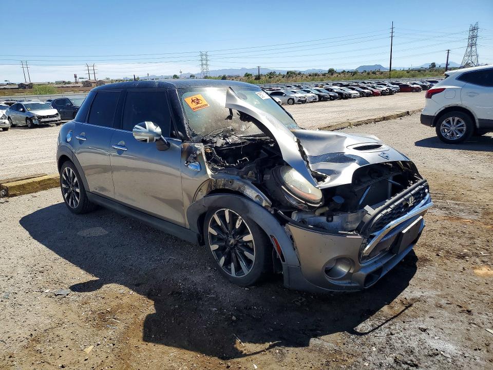 2017 Mini Cooper VIN WMWXU3C3XH2D33347 COPART salvage auction — BURN, Sc - Salvage Title, sold $275 on 2026-07-17 (photo 4)
