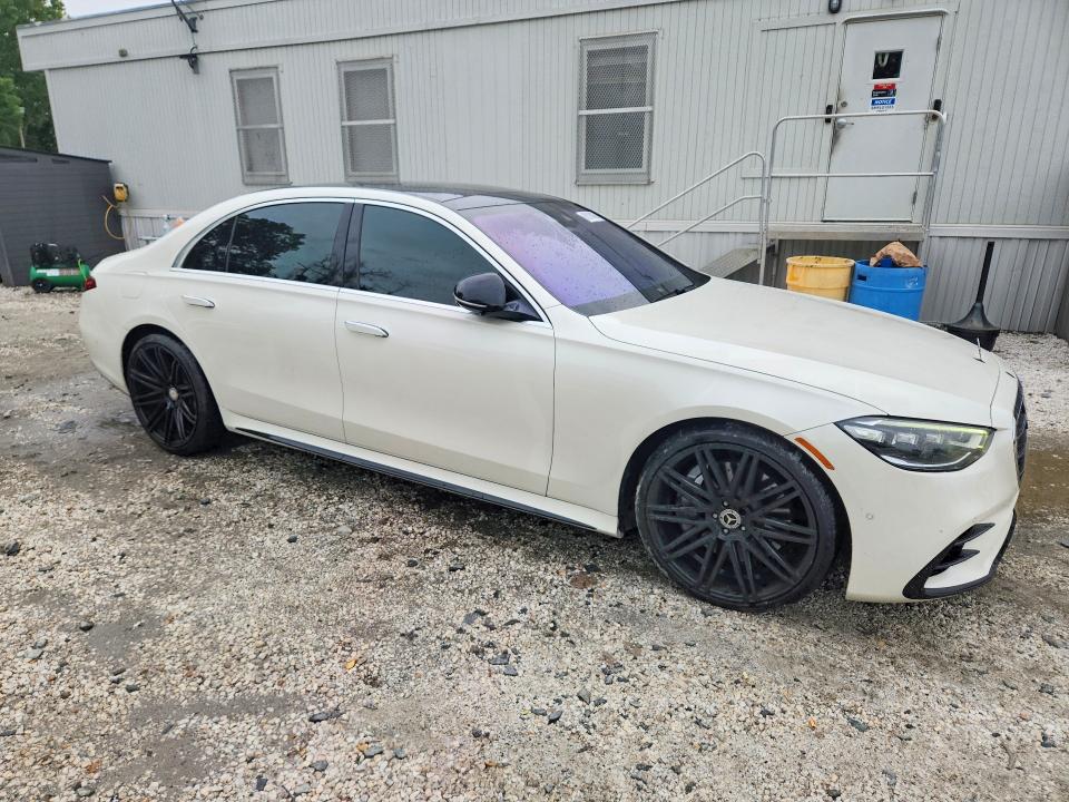 2022 Mercedes-benz VIN W1K6G7GB4NA070274 COPART salvage auction — MINOR DENT/SCRATCHES, Va - Certificate Of Title, sold $30,000 on 2026-07-16 (photo 4)