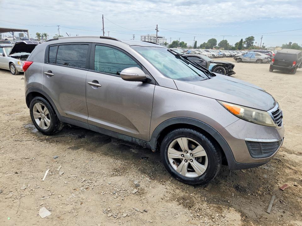 2011 Kia Sportage VIN KNDPB3A20B7084924 COPART salvage auction — MINOR DENT/SCRATCHES, CA - DIS/DLR/EXP ONLY CLEAN TITLE, sold $1,500 on 2026-08-02 (photo 4)