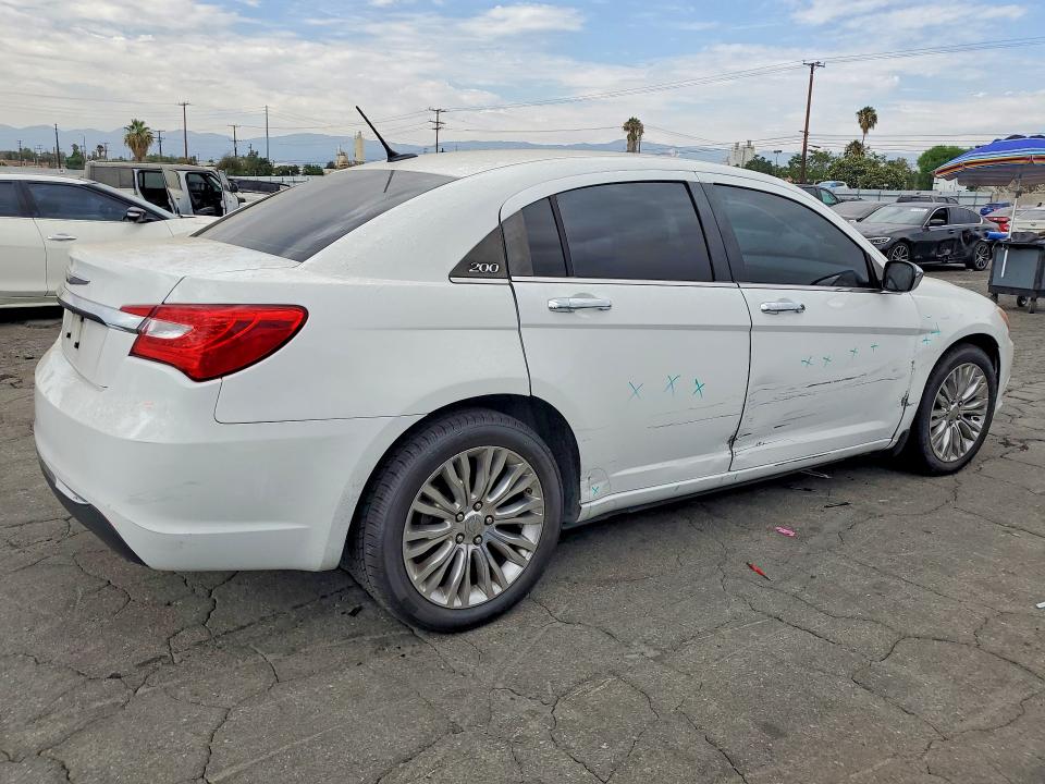 2011 Chrysler 200 VIN 1C3BC2FG7BN618216 COPART salvage auction — MINOR DENT/SCRATCHES, Ca - Salvage Certificate, sold $775 on 2026-07-30 (photo 3)