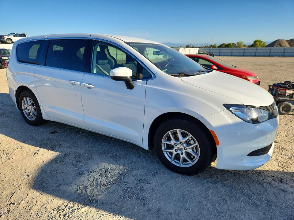 2022 Chrysler Voyager VIN 2C4RC1CG1NR159250 COPART salvage auction — FRONT END, Ca - Salvage Certificate, sold $3,350 on 2026-08-28 (photo 4)