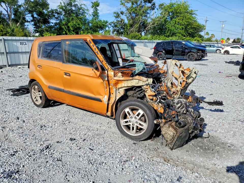 2011 Kia Soul VIN KNDJT2A28B7241659 COPART salvage auction — FRONT END, Fl - Cert Of Title Slvg Rebuildable, sold $10 on 2026-07-28 (photo 4)