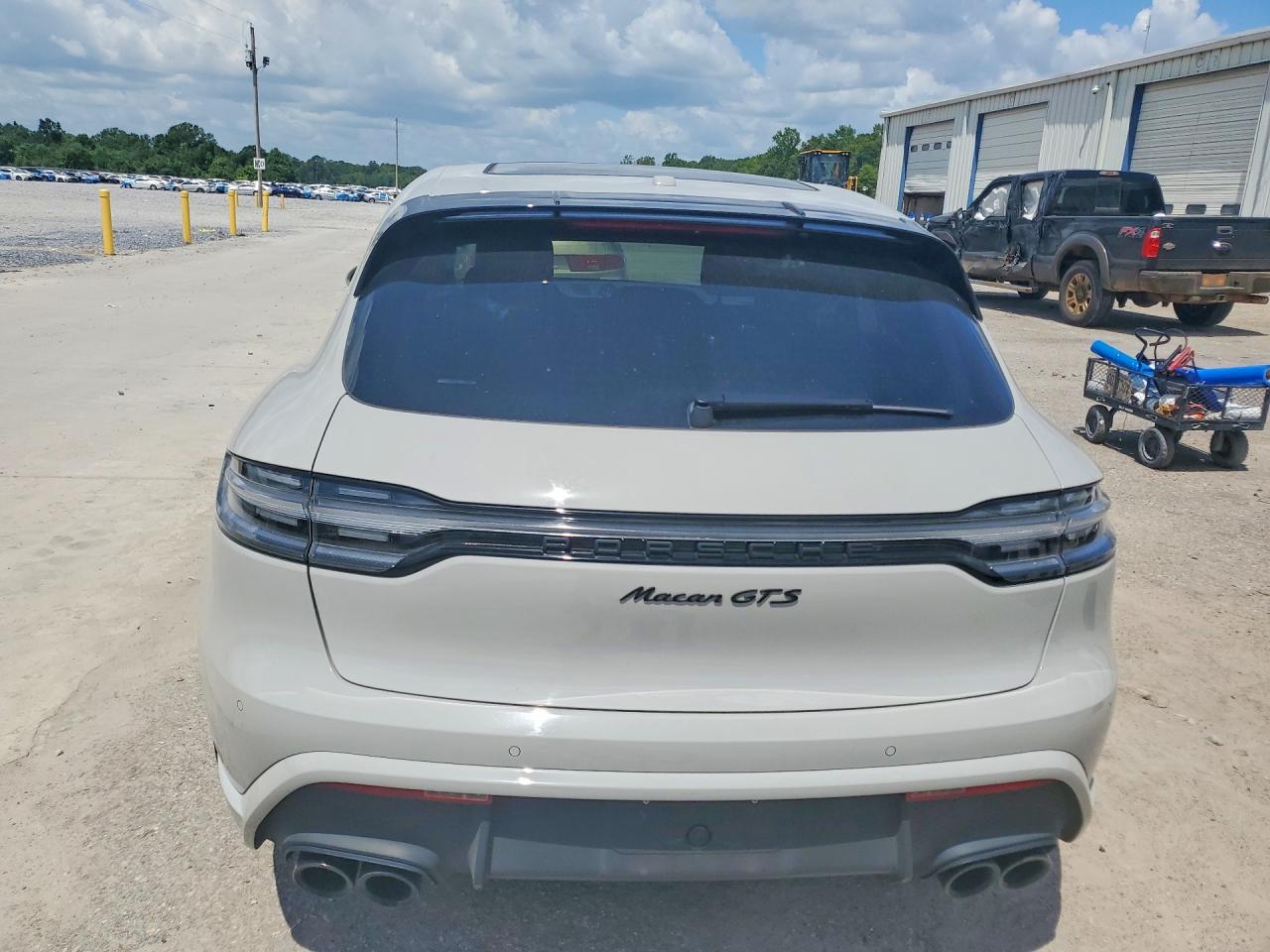 2023 Porsche Macan VIN WP1AF2A5XPLB56949 COPART salvage auction — Side, AL - CERT OF TITLE-SALVAGE TITLE, sold $34,250 on 2026-08-06 (photo 6)