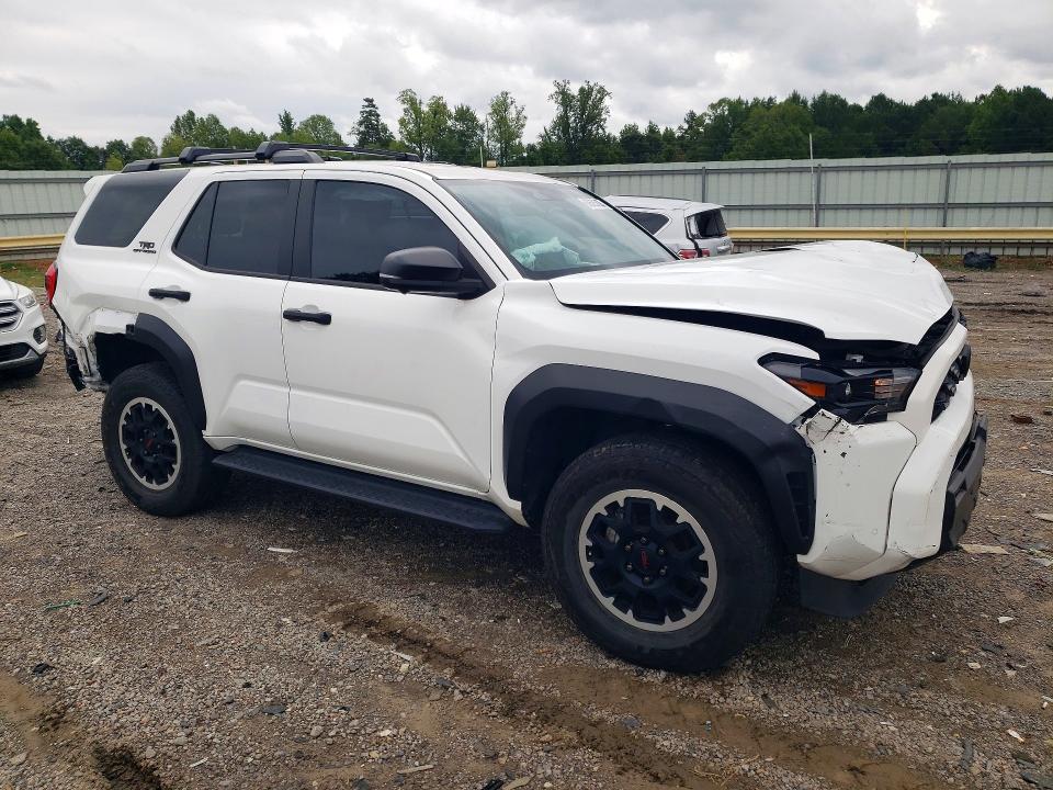 2025 Toyota 4runner VIN JTEVA5BR0S5001470 COPART salvage auction — Front End, AL - CERT OF TITLE-SALVAGE TITLE, sold $26,500 on 2026-08-07 (photo 4)