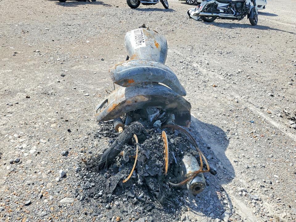 2025 Indian motorcycle co. Scout VIN 56KSCC615S3207836 COPART salvage auction — BURN, MS - CERT OF TITLE-SALVAGED (P), sold $10 on 2026-09-18 (photo 4)