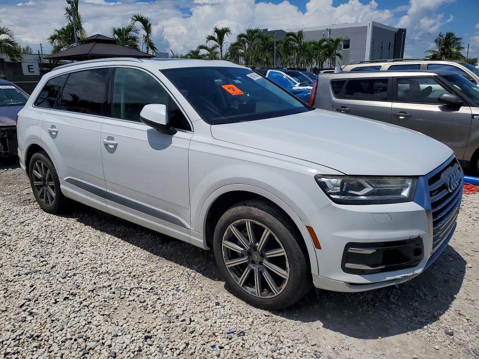 2017 Audi Q7 VIN WA1LAAF79HD003482 COPART salvage auction — WATER/FLOOD, FL - CERTIFICATE OF TITLE, sold $800 on 2026-07-31 (photo 4)