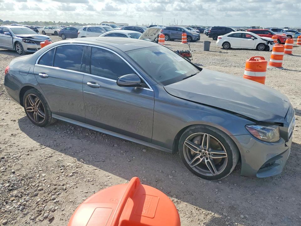 2018 Mercedes-benz E-klasse VIN WDDZF6GB6JA434831 COPART salvage auction — MINOR DENT/SCRATCHES, Tx - Certificate Of Title, sold $8,900 on 2026-08-12 (photo 4)