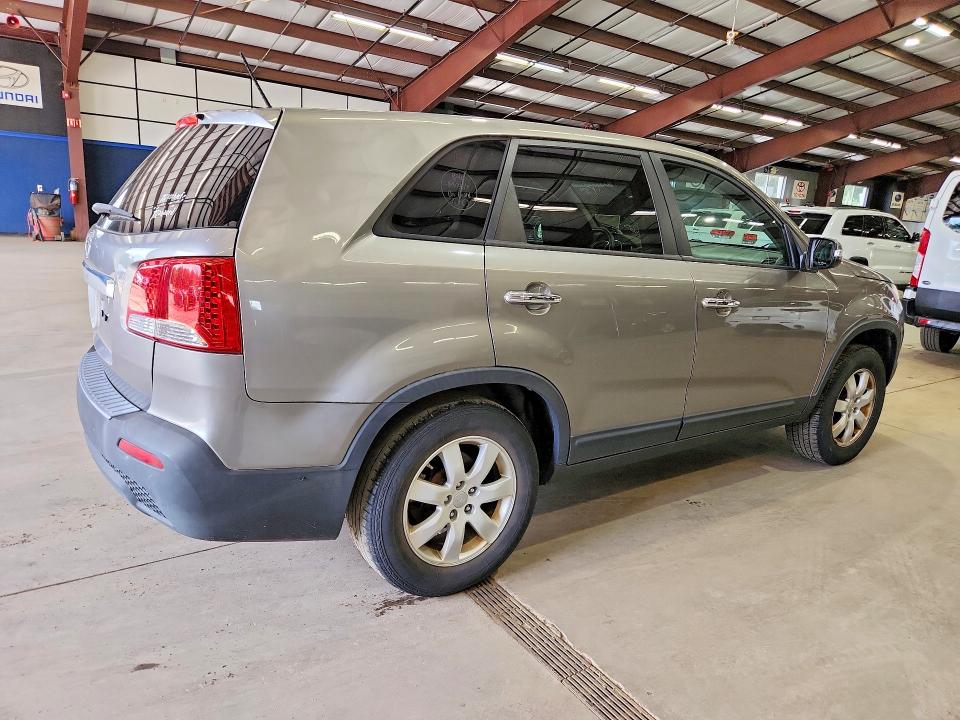 2013 Kia Sorento VIN 5XYKT3A19DG355290 COPART salvage auction — MINOR DENT/SCRATCHES, MA - CERTIFICATE OF TITLE (P), sold $1,800 on 2026-07-27 (photo 3)