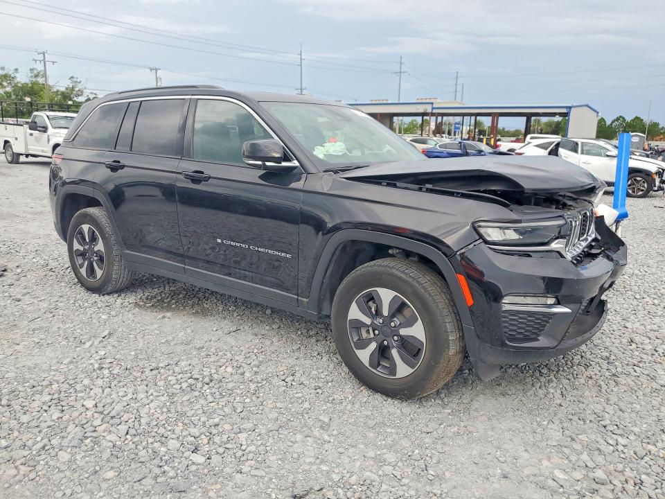 2024 Jeep Cherokee VIN 1C4RJYB68R8520658 COPART salvage auction — FRONT END, TX - CERTIFICATE OF TITLE, sold $11,800 on 2026-07-28 (photo 4)
