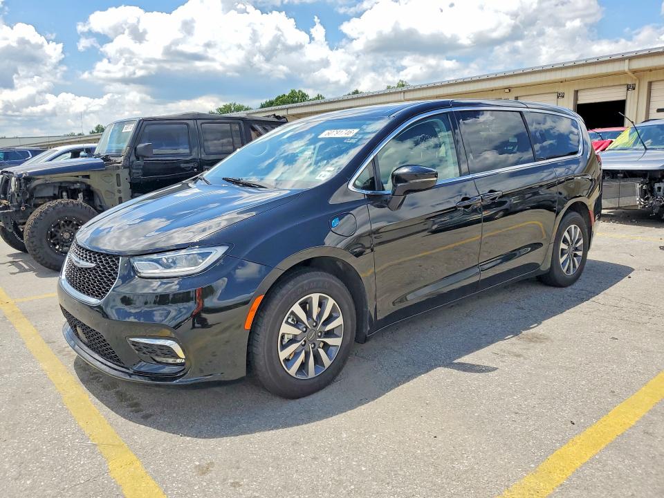 2024 Chrysler Pacifica VIN 2C4RC1S75RR166709 COPART salvage auction — MINOR DENT/SCRATCHES, FL - CERT OF TITLE-SLVG REBLD FLOOD (P), sold $14,800 on 2026-07-30 (photo 1)