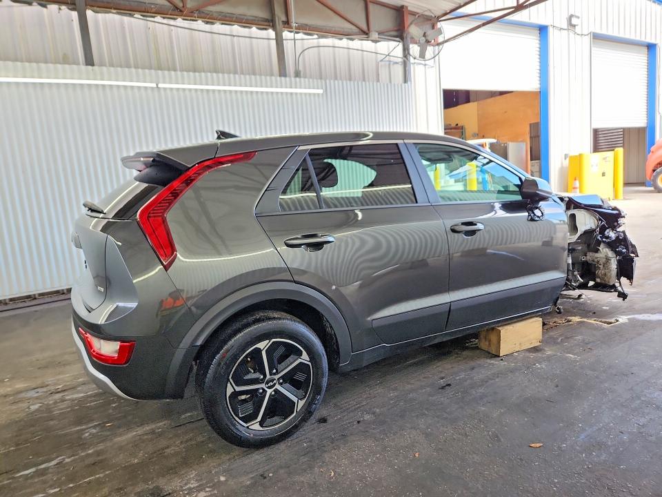 2026 Kia Niro VIN KNDCP3LE0T5319312 COPART salvage auction — FRONT END, Fl - Certificate Of Title, sold $8,700 on 2026-07-15 (photo 3)