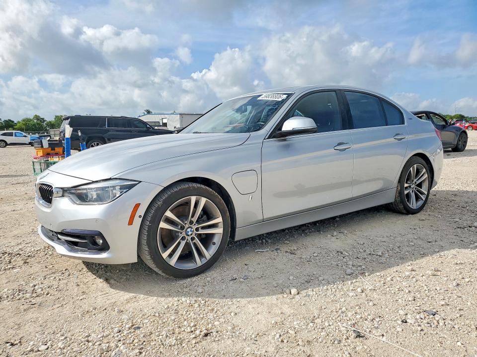 2017 BMW 3er VIN WBA8E1C3XHA158560 COPART salvage auction — MINOR DENT/SCRATCHES, Tx - Certificate Of Title (P), sold $4,700 on 2026-07-30 (photo 1)