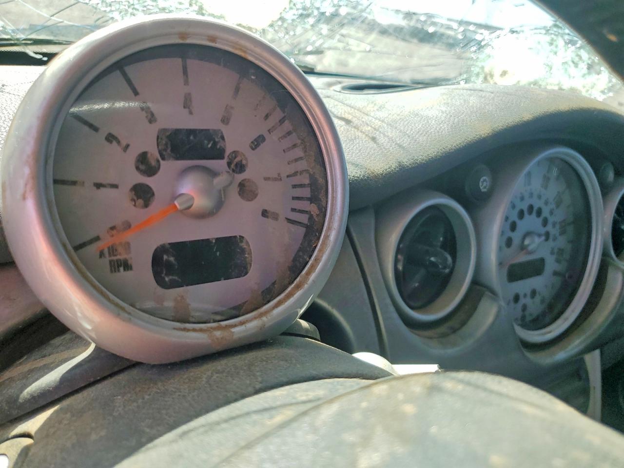 2004 Mini Cooper VIN WMWRE33424TD76468 COPART salvage auction — Front End, CA - ACQ BOS - POST SALE - SALVAGE, sold $175 on 2026-08-31 (photo 9)
