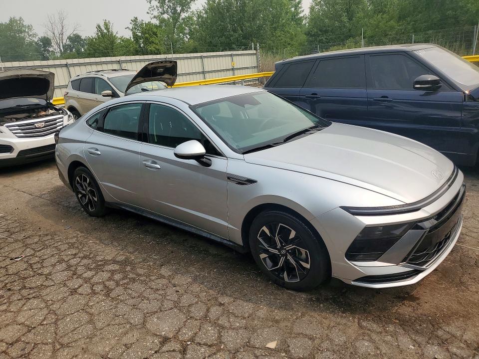 2025 Hyundai Sonata VIN KMHL64JA0SA452162 COPART salvage auction — MINOR DENT/SCRATCHES, Fl - Cert Of Title Slvg Rebuildable, sold $9,300 on 2026-08-21 (photo 4)