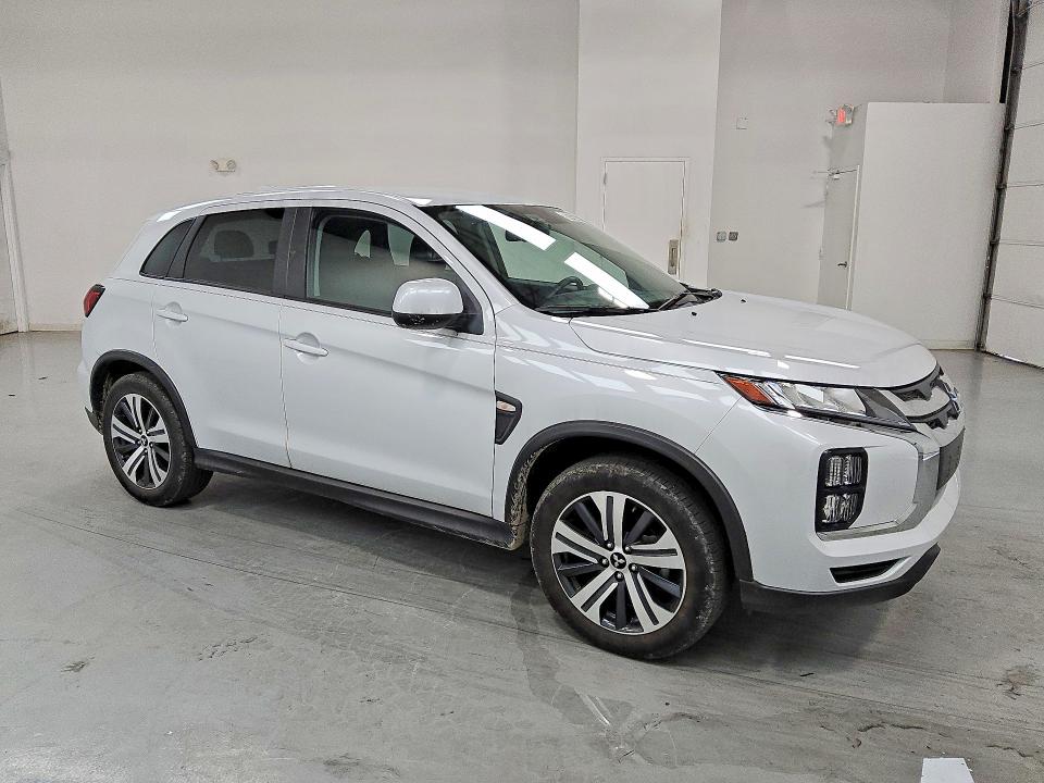 2024 Mitsubishi Outlander VIN JA4ARUAU1RU009843 COPART salvage auction — NORMAL WEAR, Wv - Certificate Of Title, sold $14,400 on 2026-08-27 (photo 4)