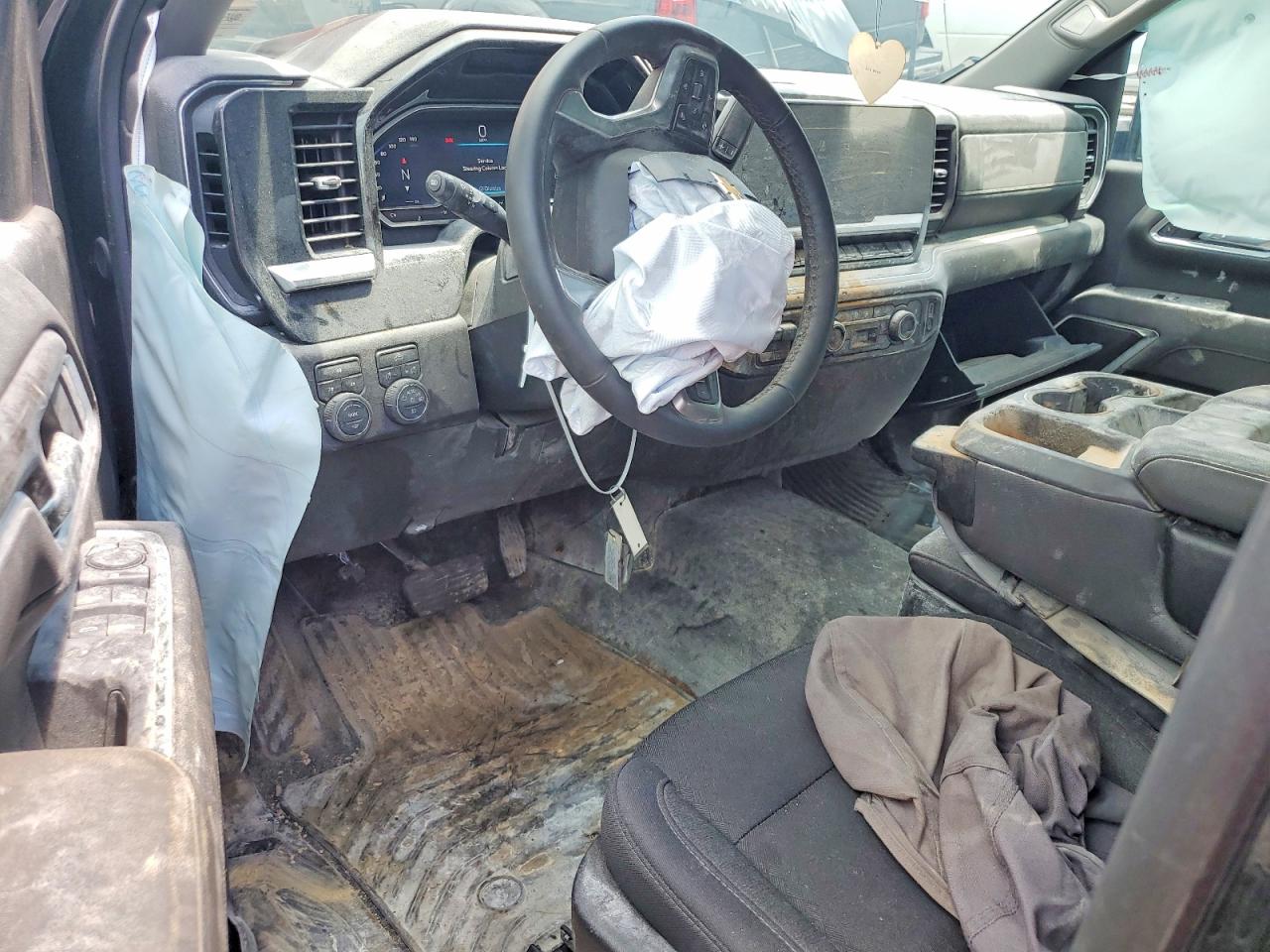 2025 Chevrolet Silverado VIN 2GC1KNEY3S1232061 COPART salvage auction — All Over, AZ - CERT OF TITLE - SALVAGE, sold $14,100 on 2026-09-15 (photo 8)