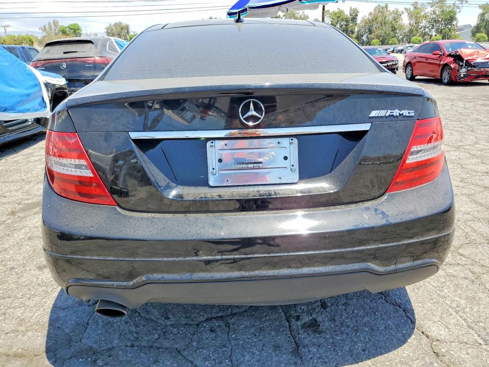2015 Mercedes-benz C-klasse VIN WDDGJ4HB7FG385734 COPART salvage auction — MINOR DENT/SCRATCHES, Ca - Cert Of Title-Salvaged, sold $1,050 on 2026-07-30 (photo 6)