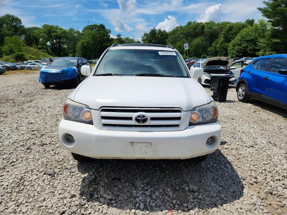 2004 Toyota Highlander VIN JTEEP21AX40022349 COPART salvage auction — MINOR DENT/SCRATCHES, MA - CERTIFICATE OF TITLE, sold $1,200 on 2026-07-30 (photo 5)