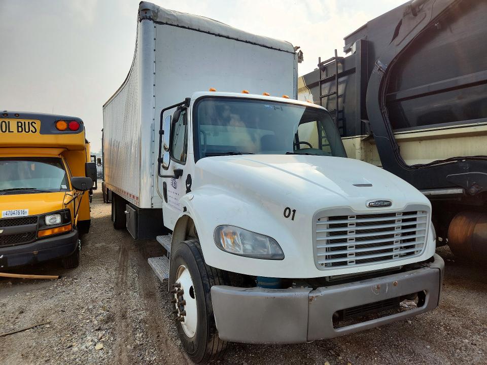 2017 Frht - freightliner VIN 1FVACWDUXHHJA4813 COPART salvage auction — ROLLOVER, NE - CERT OF TITLE-SALVAGE, sold $4,200 on 2026-10-07 (photo 4)