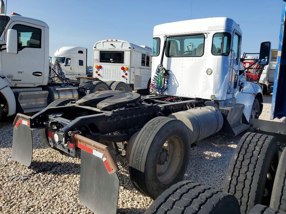 2015 Kenworth All other VIN 2XKHAJ7X3FM462674 COPART salvage auction — NORMAL WEAR, CT, sold $5,200 on 2026-09-03 (photo 3)