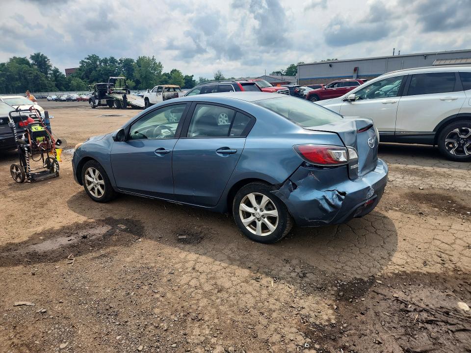 2011 Mazda 3 VIN JM1BL1VG5B1357103 COPART salvage auction — REAR END, CT - CERT OF TITLE-SALVAGE, sold $500 on 2026-07-31 (photo 2)