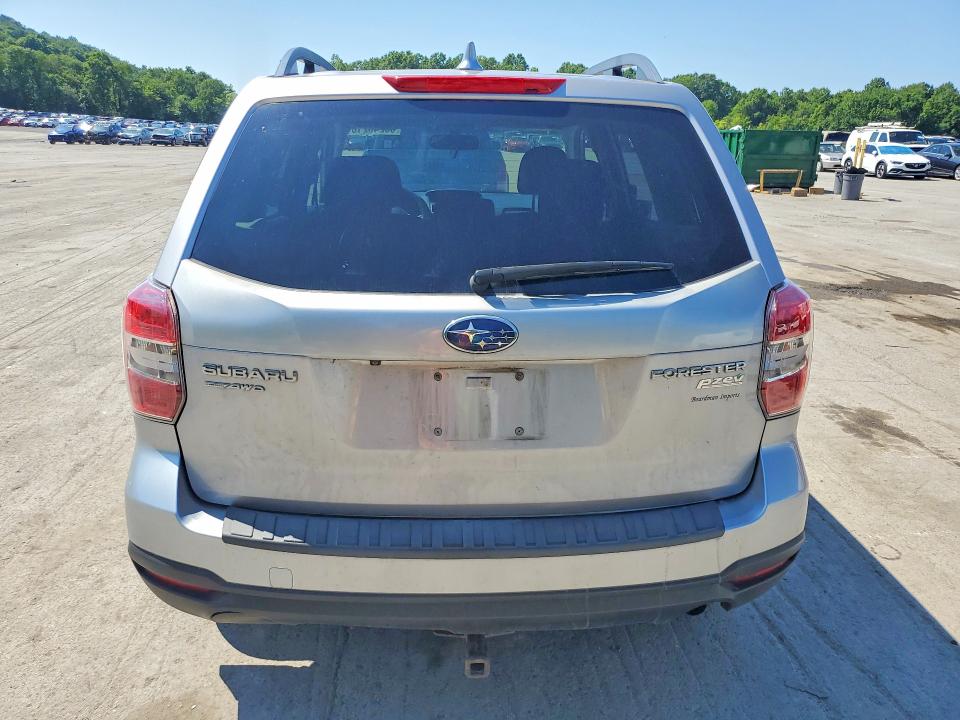 2016 Subaru Forester VIN JF2SJADC2GH542553 COPART salvage auction — MINOR DENT/SCRATCHES, PA - CERT OF TITLE, sold $1,500 on 2026-08-21 (photo 6)