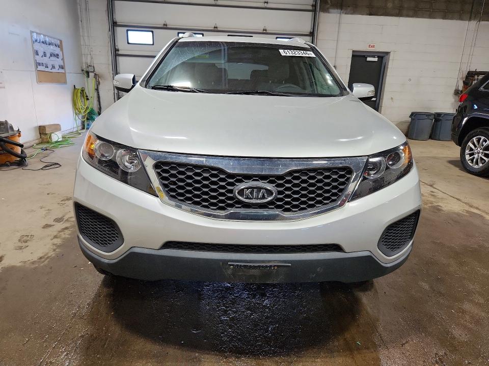 2011 Kia Sorento VIN 5XYKT4A25BG054088 COPART salvage auction — MINOR DENT/SCRATCHES, CA - NON PUBLIC CLEAN TITLE, sold $250 on 2026-07-21 (photo 5)