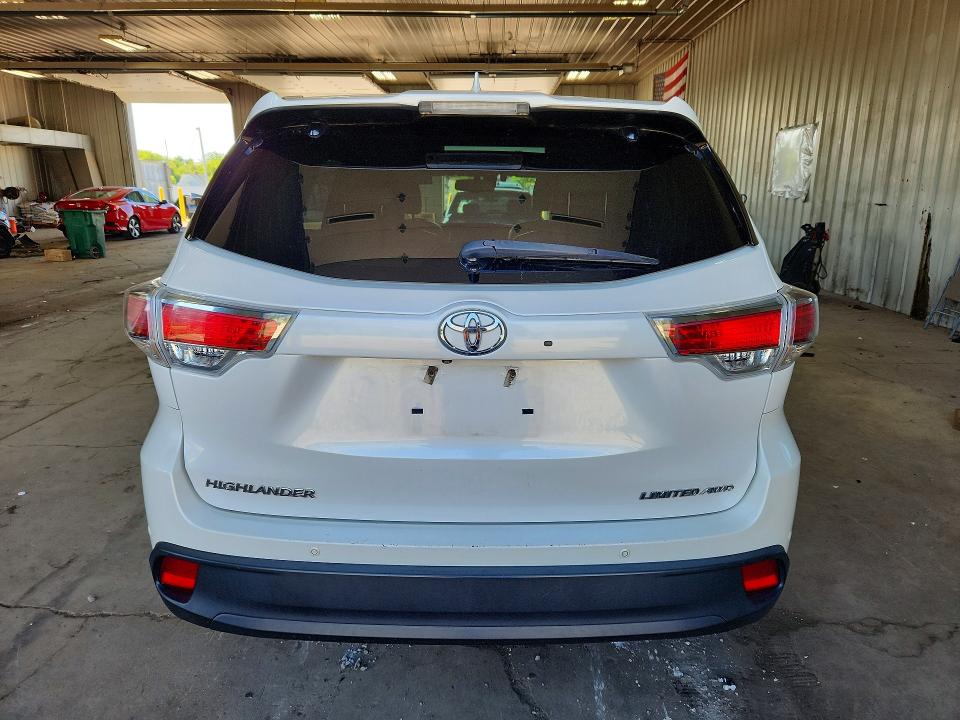 2016 Toyota Highlander VIN 5TDDKRFH7GS314328 COPART salvage auction — MINOR DENT/SCRATCHES, Wi - Certificate Of Title, sold $10,000 on 2026-08-02 (photo 6)