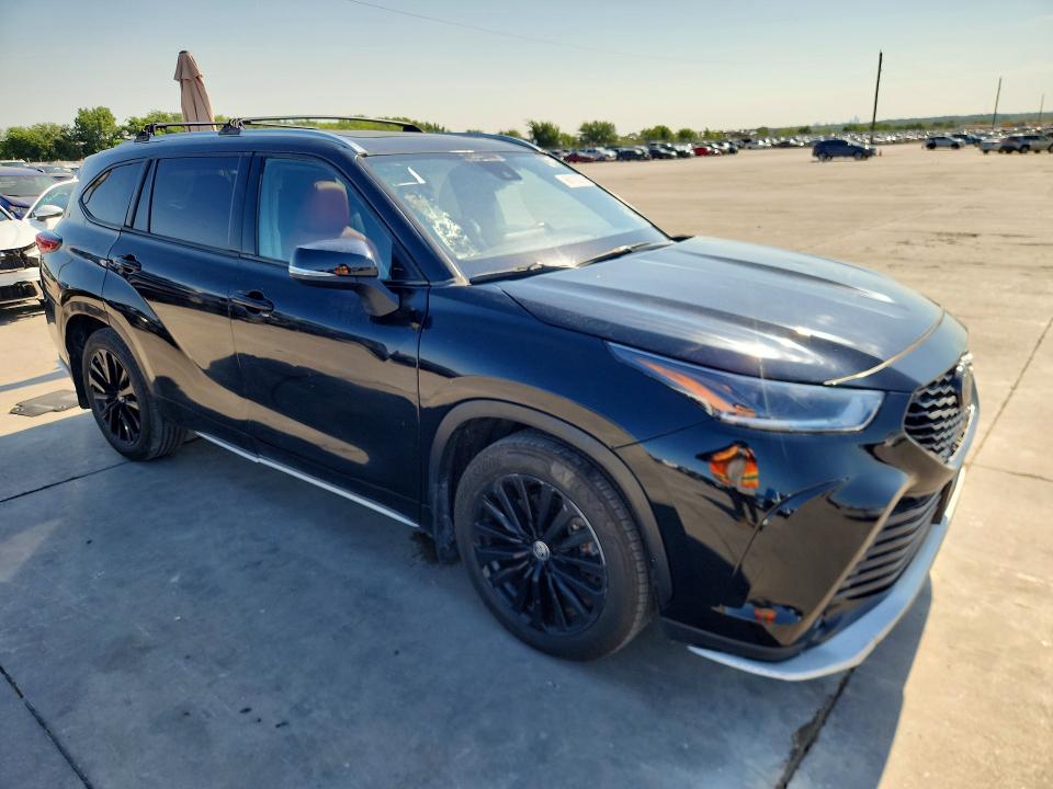 2023 Toyota Highlander VIN 5TDKDRAH6PS513797 COPART salvage auction — NORMAL WEAR, Tx - Certificate Of Title (P), sold $28,500 on 2026-07-29 (photo 4)