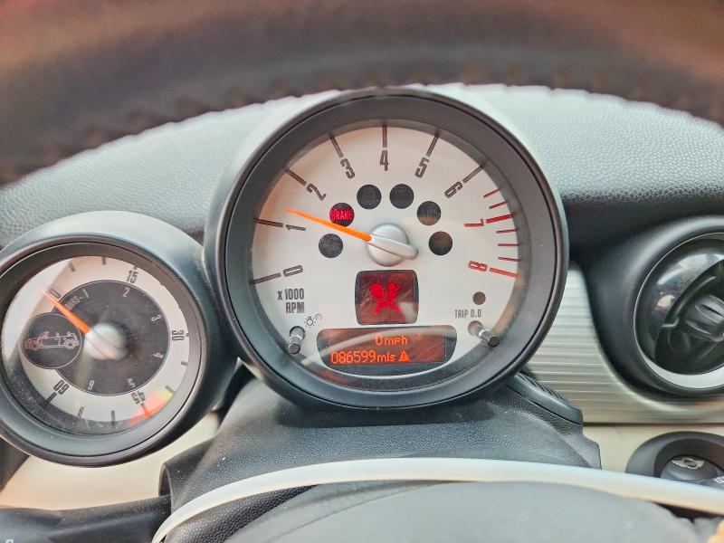 2013 Mini Cooper VIN WMWSY3C55DT565873 COPART salvage auction — MINOR DENT/SCRATCHES, Fl - Cert Of Title Slvg Rebuildable, sold $775 on 2026-08-12 (photo 9)