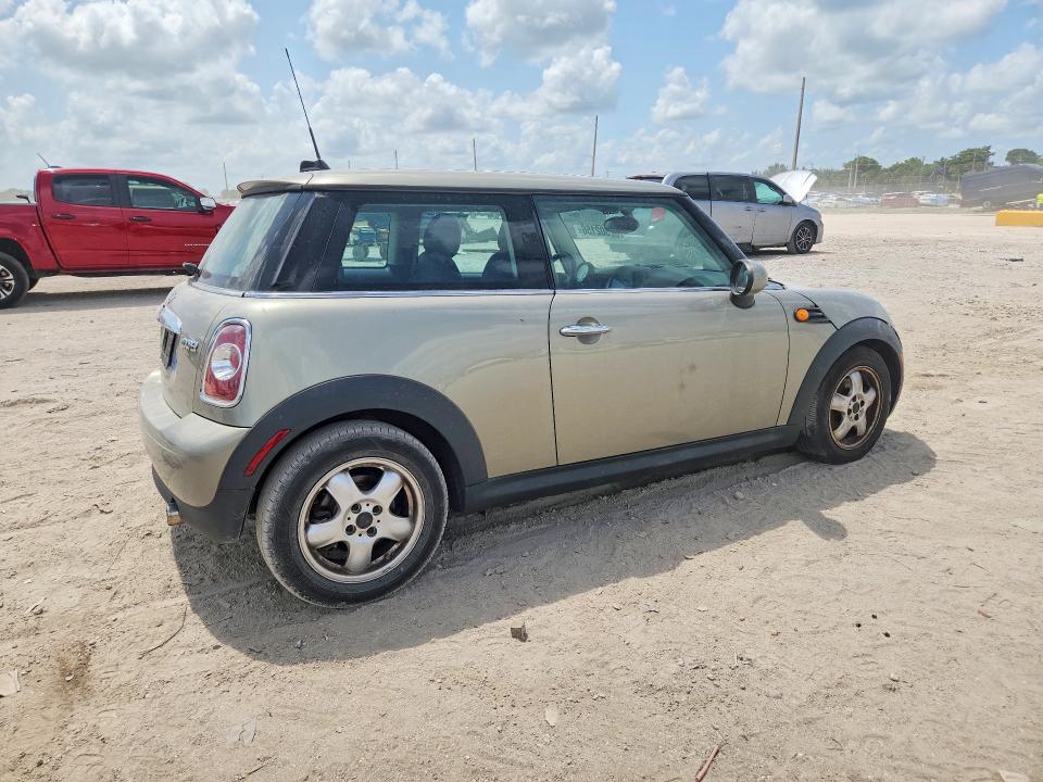 2011 Mini Cooper VIN WMWSU3C58BTX96727 COPART salvage auction — MECHANICAL, FL - CERTIFICATE OF TITLE, sold $250 on 2026-07-28 (photo 3)