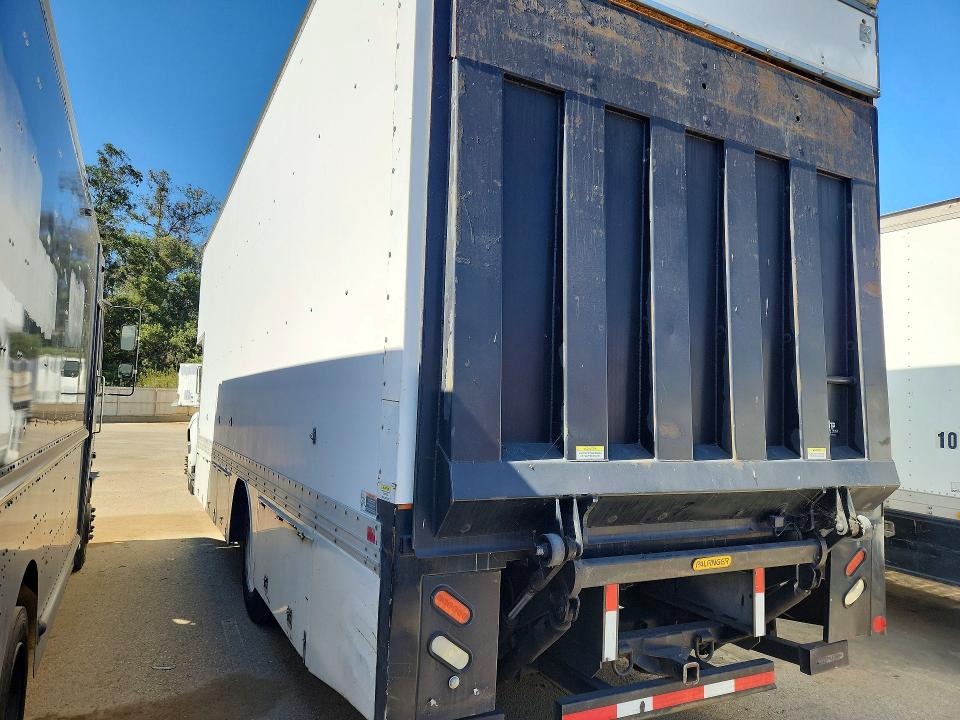2013 Ford F-650 VIN 3FRWW6FC6DV498878 COPART salvage auction — MINOR DENT/SCRATCHES, CA - CERTIFICATE OF TITLE, sold $11,200 on 2026-08-04 (photo 2)
