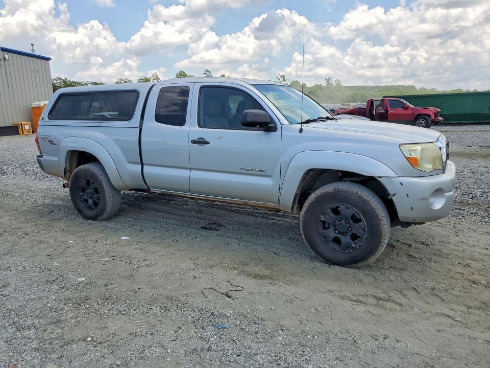 2005 Toyota Tacoma VIN 5TEUU42N15Z143925 COPART salvage auction — MINOR DENT/SCRATCHES, NC - SALVAGE CERT-REBUILT, sold $4,650 on 2026-07-27 (photo 4)