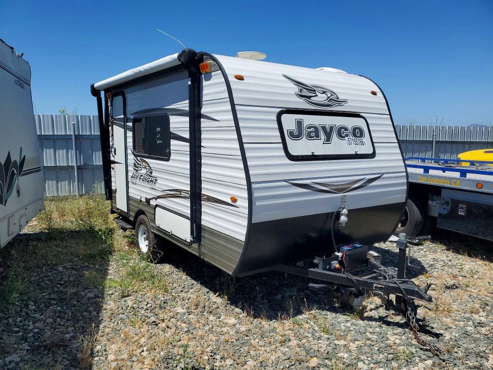 2018 Jayco Jay flight VIN 1UJBJ0AG6J77C0103 COPART salvage auction — VANDALISM, CA - SALVAGE CERTIFICATE, sold $250 on 2026-07-30 (photo 4)