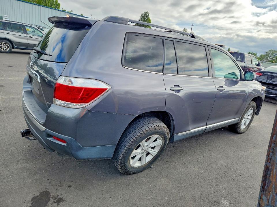 2012 Toyota Highlander VIN 5TDBK3EH1CS121379 COPART salvage auction — REAR END, Or - Non Public Clean Title, sold $2,750 on 2026-07-11 (photo 3)