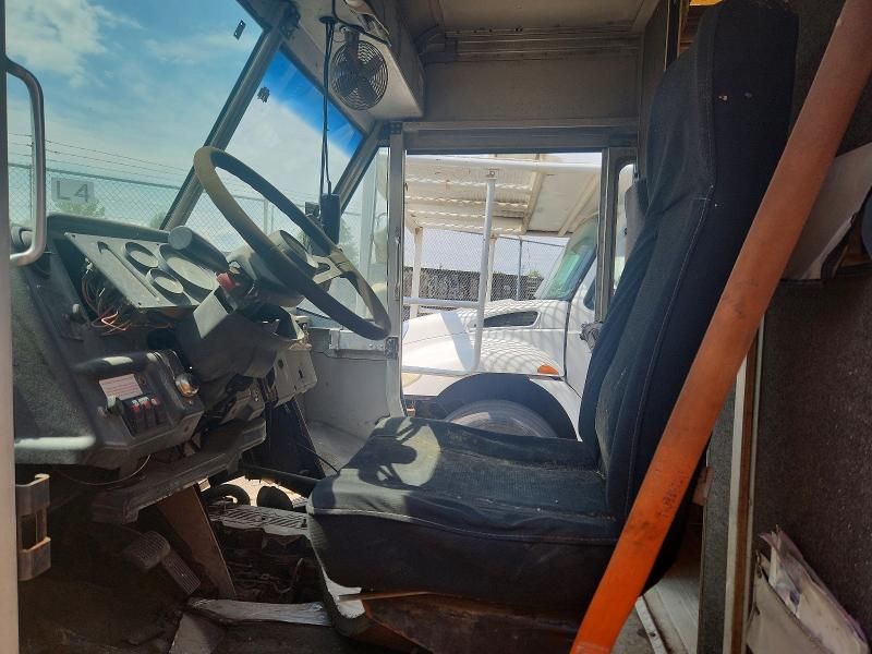 2000 Frht - freightliner VIN 4UZA4FA44YCG41934 COPART salvage auction — MECHANICAL, OH - CERTIFICATE OF TITLE, sold $100 on 2026-09-04 (photo 7)