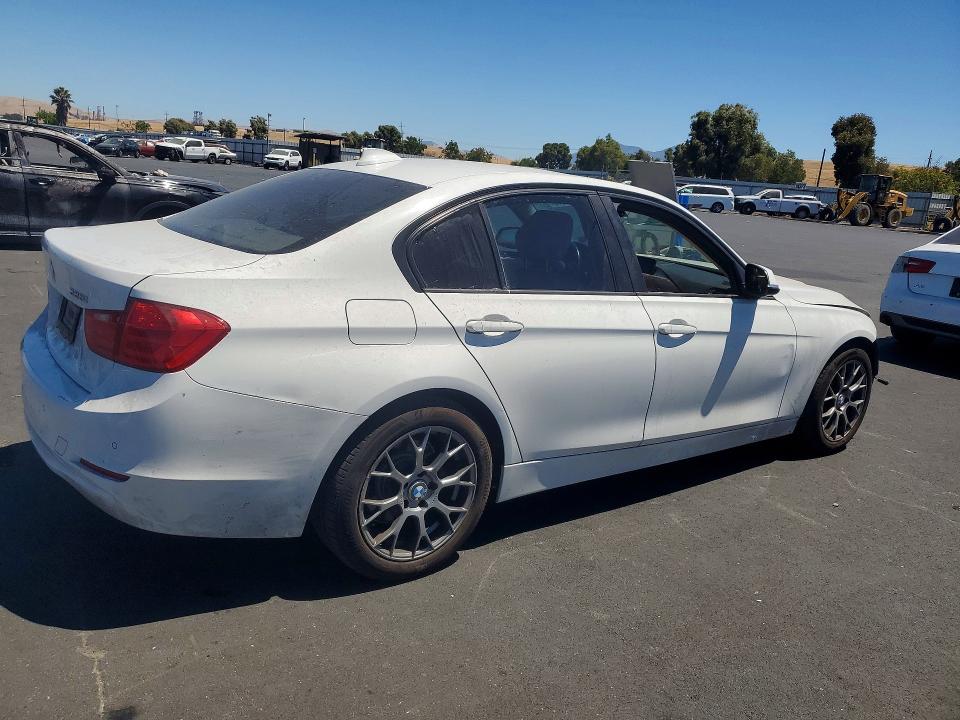 2013 BMW 3er VIN WBA3A5C53DJ462869 COPART salvage auction — FRONT END, Salvage Title, sold $300 on 2026-08-10 (photo 3)