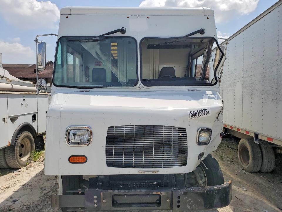 2022 Freightliner Chassis VIN 4UZAC1GA7NCNE9658 COPART salvage auction — FRONT END, KY - CERT OF TITLE-SALVAGE, sold $3,800 on 2026-07-08 (photo 5)
