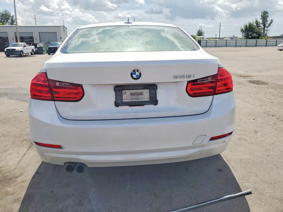2013 BMW 3er VIN WBA3C1C50DF442701 COPART salvage auction — MINOR DENT/SCRATCHES, FL - CERT OF TITLE SLVG REBUILDABLE, sold $650 on 2026-07-27 (photo 6)