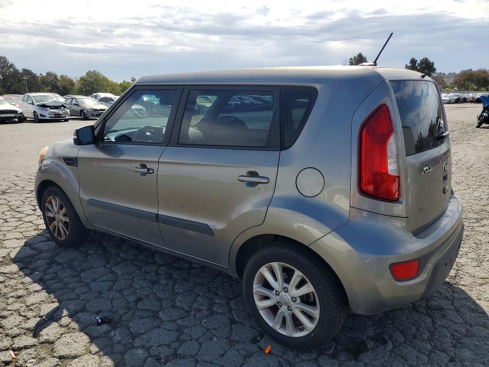 2013 Kia Soul VIN KNDJT2A68D7575647 COPART salvage auction — MINOR DENT/SCRATCHES, CA - DIS/DLR/EXP APP FOR DUP CLEAN, sold $425 on 2026-07-24 (photo 2)