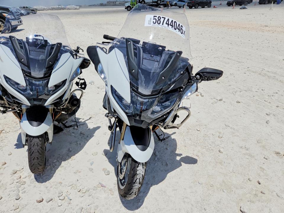 2024 BMW R VIN WB10L0303R6K21277 COPART salvage auction — SIDE, Tx - Salvage Vehicle Title, sold $2,400 on 2026-07-30 (photo 2)