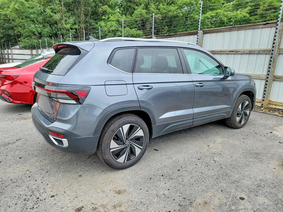 2026 Volkswagen Taos VIN 3VVUC7B26TM035323 COPART salvage auction — ROOF, LA - CERTIFICATE OF TITLE, sold $13,400 on 2026-07-20 (photo 3)