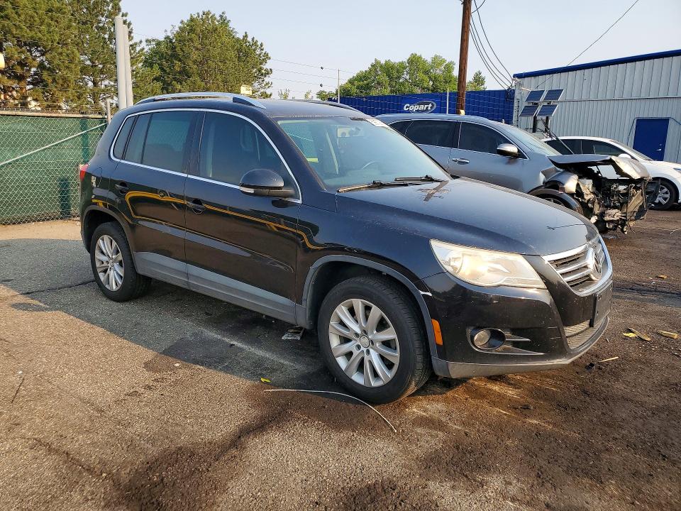 2010 Volkswagen Tiguan VIN WVGBV7AXXAW510655 COPART salvage auction — MINOR DENT/SCRATCHES, CO - CERTIFICATE OF TITLE, sold $825 on 2026-07-09 (photo 4)