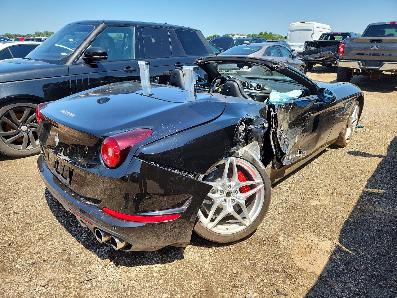2015 Ferrari California T VIN ZFF77XJA9F0211380 COPART salvage auction — Rear End, IL - SALVAGE CERTIFICATE, sold $44,250 on 2026-08-04 (photo 3)