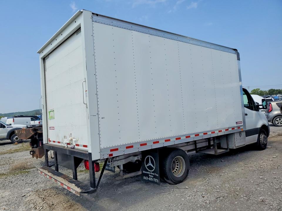 2021 Freightliner Sprinter VIN W2X8E33Y2MN174509 COPART salvage auction — MINOR DENT/SCRATCHES, AZ - CERTIFICATE OF TITLE, sold $11,800 on 2026-10-12 (photo 3)