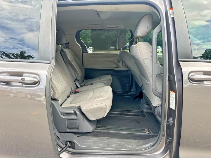 2021 Toyota Sienna VIN 5TDKRKEC2MS025577 COPART salvage auction — MINOR DENT/SCRATCHES, Fl - Certificate Of Title (P), sold $12,700 on 2026-07-17 (photo 5)