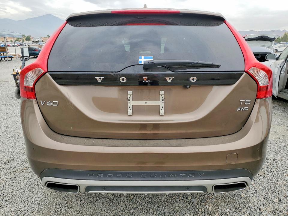 2018 Volvo V60 VIN YV440MWK9J2058483 COPART salvage auction — WATER/FLOOD, Salvage Title, sold $2,400 on 2026-07-22 (photo 6)