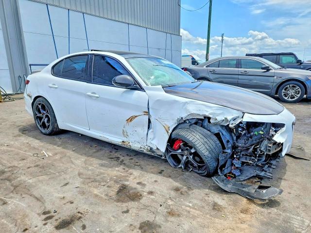 2019 Alfa romeo Giulia VIN ZARFAMAN6K7599575 COPART salvage auction — FRONT END, Fl - Certificate Of Title, sold $1,050 on 2026-07-27 (photo 4)