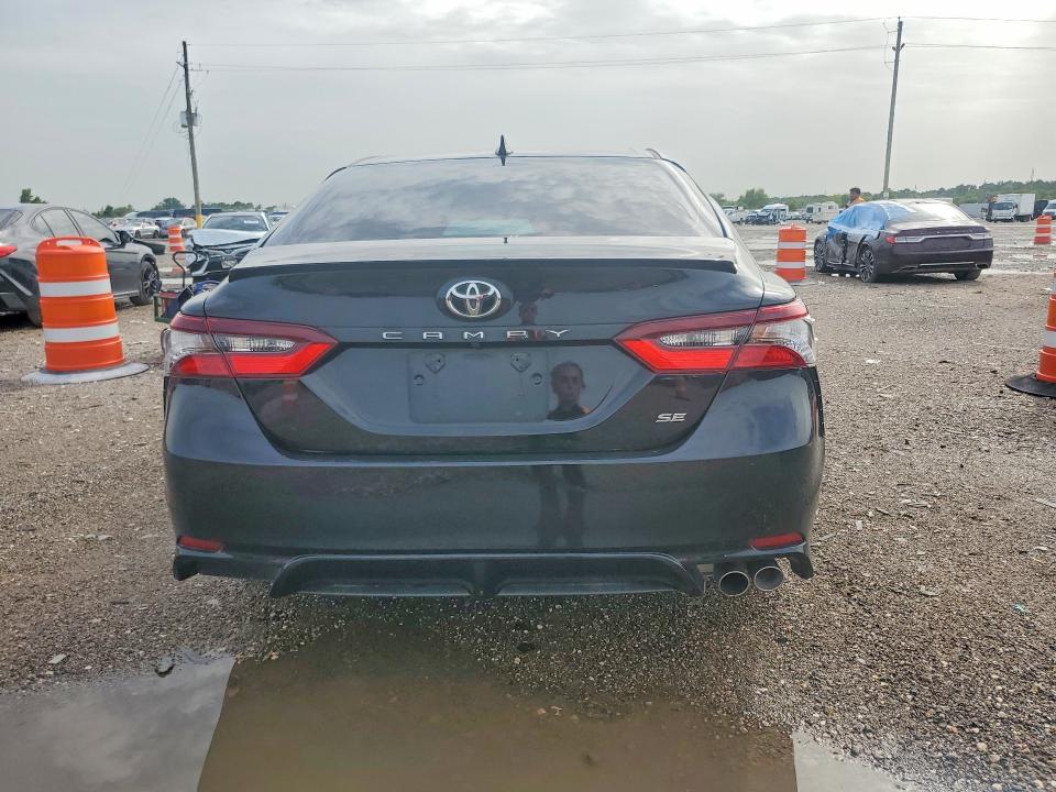 2022 Toyota Camry VIN 4T1G11AKXNU618651 COPART salvage auction — MINOR DENT/SCRATCHES, TX - CERTIFICATE OF TITLE (P), sold $7,100 on 2026-07-30 (photo 6)